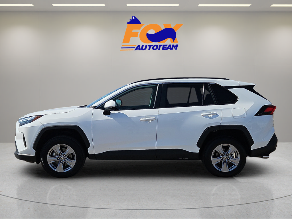 Used 2025 Toyota RAV4 XLE FWD image 2