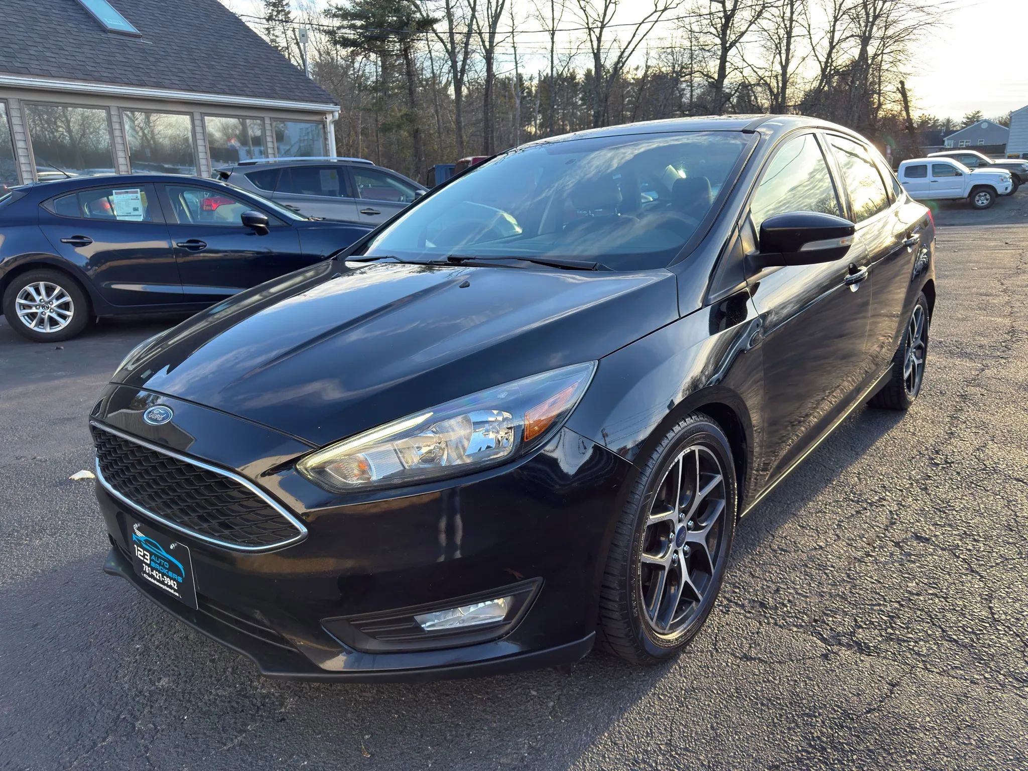 Used 2017 Ford Focus SEL image 3