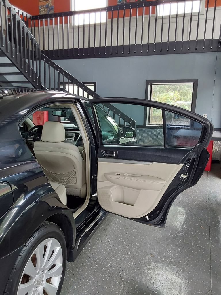 Used 2011 Subaru Legacy 3.6R Premium w/ Appearance Package 1G AWD/4WD image 15