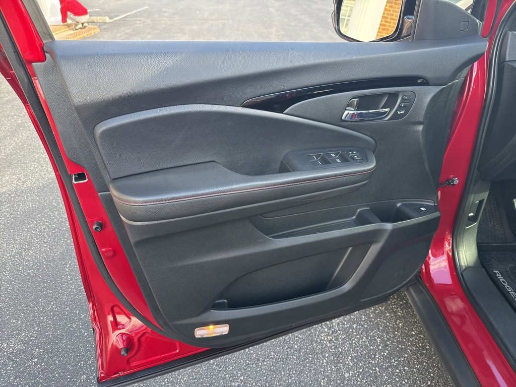 Used 2024 Honda Ridgeline Black Edition image 12