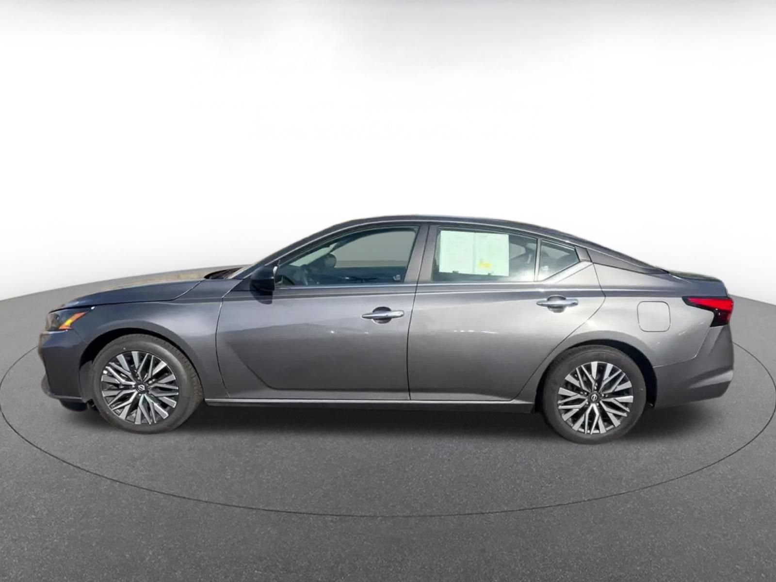 Used 2025 Nissan Altima 2.5 SV FWD image 6
