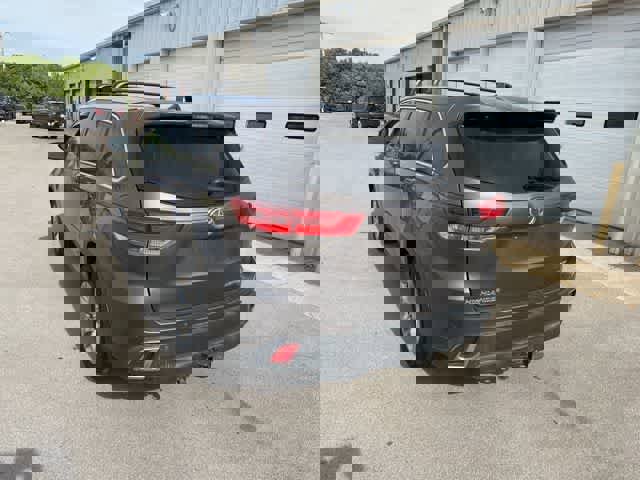 Used 2017 Toyota Highlander Limited AWD/4WD image 18