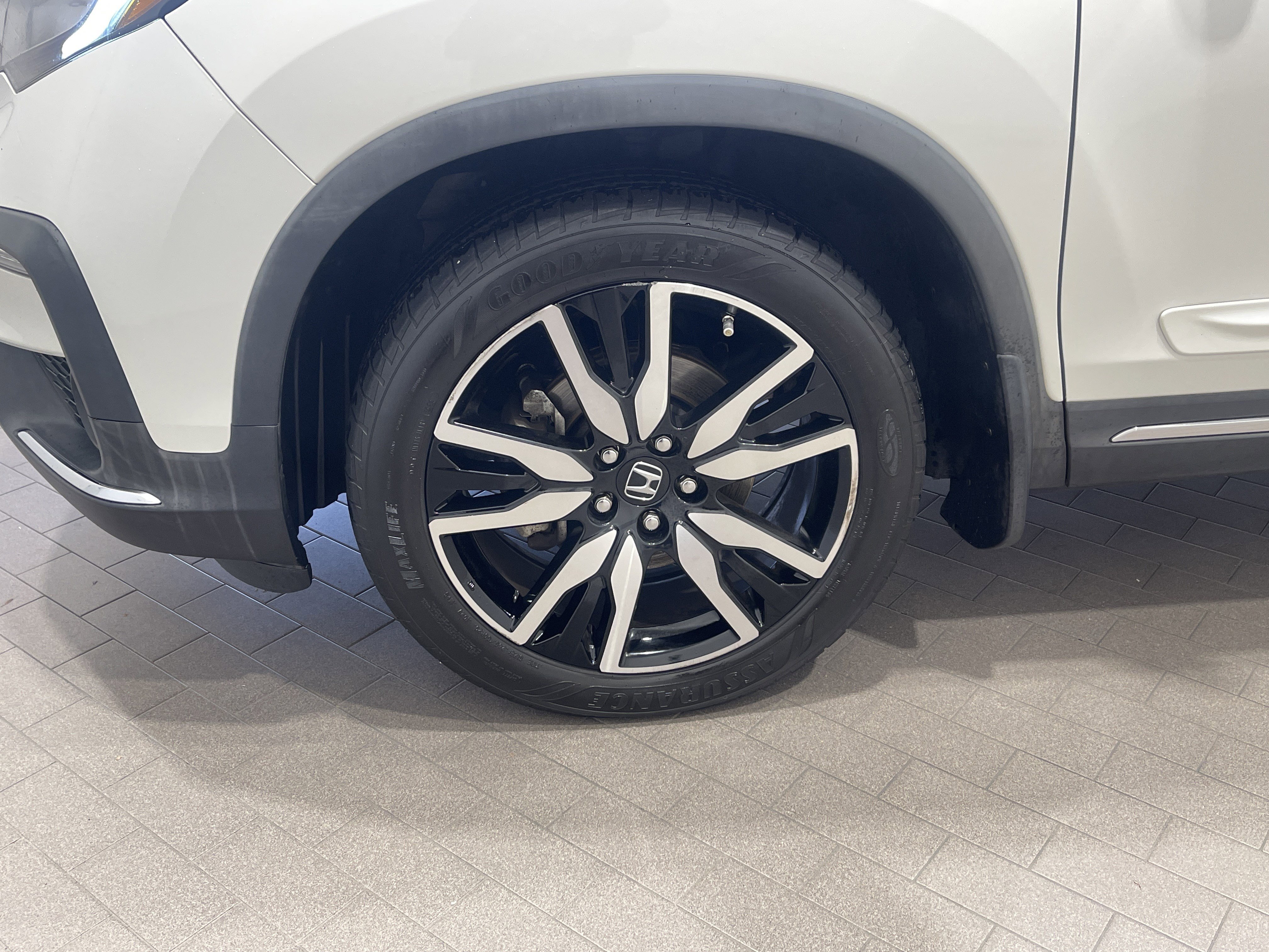 Certified 2019 Honda Pilot Touring image 32
