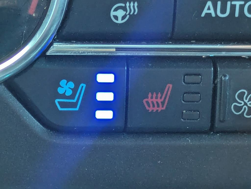 Used 2018 Ford Expedition Max Limited AWD/4WD image 23