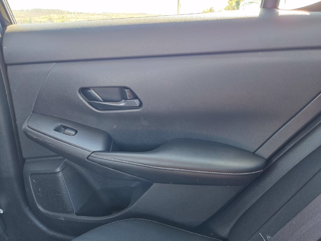 Used 2024 Nissan Sentra SV FWD image 11