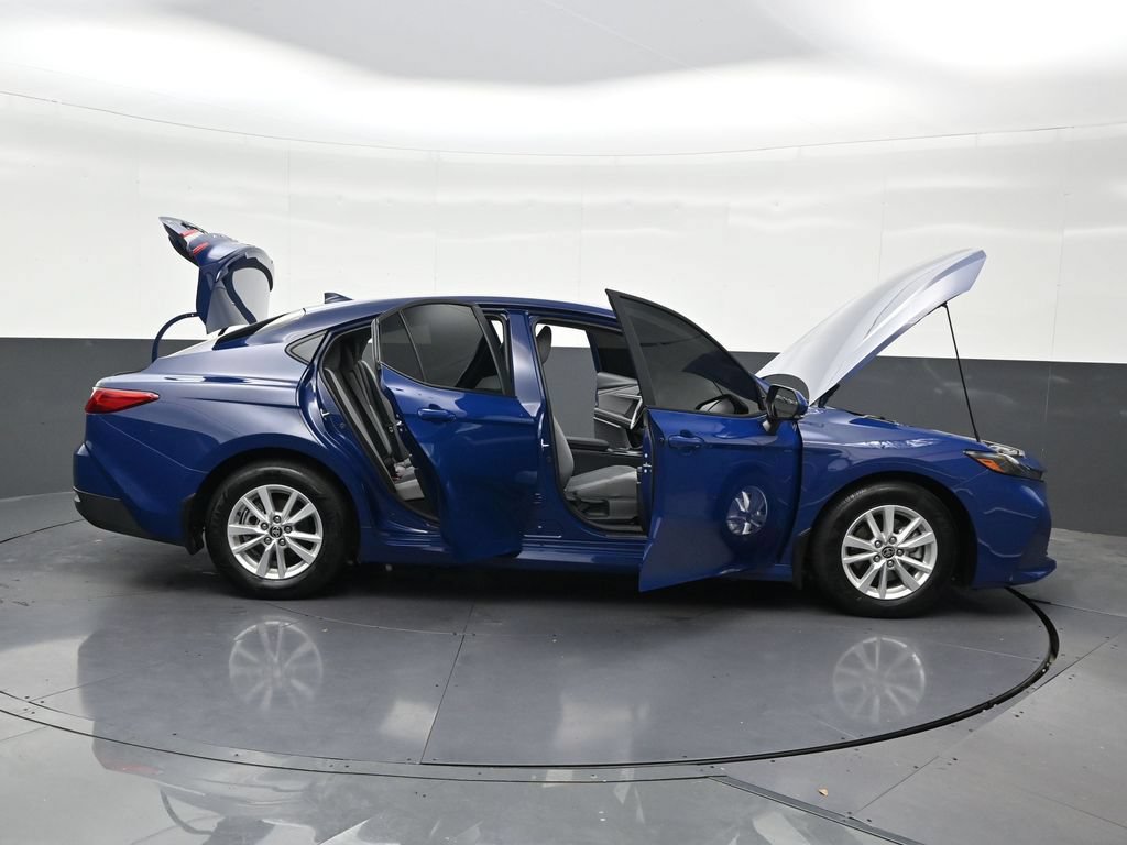 Used 2025 Toyota Camry LE w/ Convenience Package FWD image 32