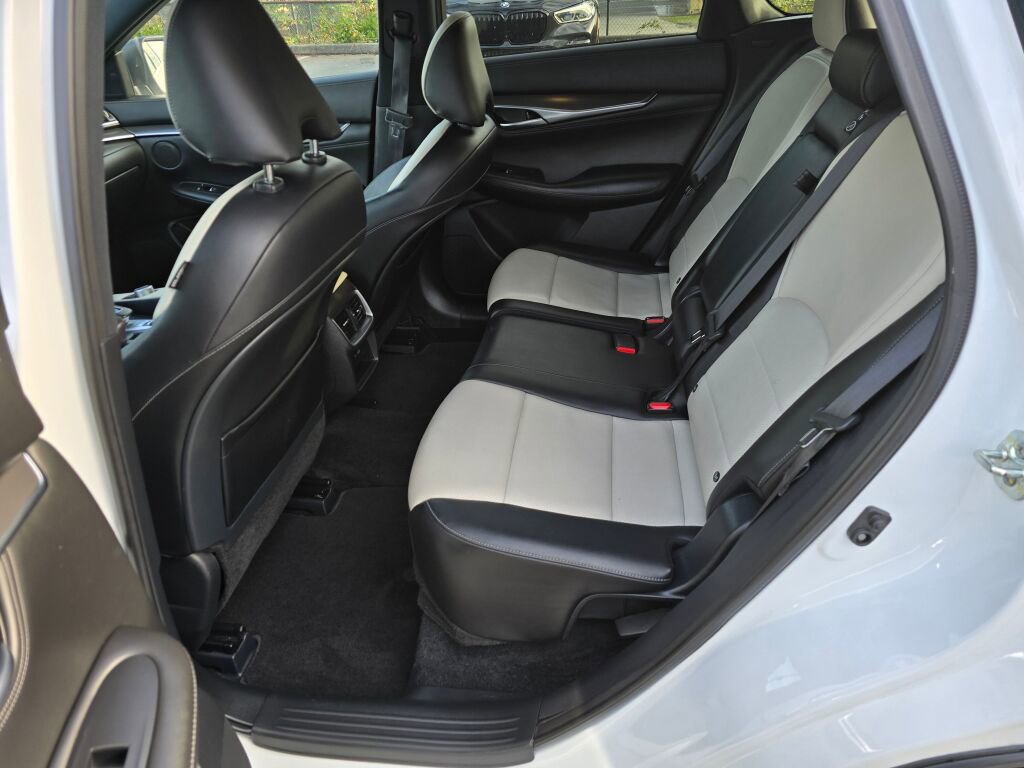 Used 2024 INFINITI QX55 Luxe image 16