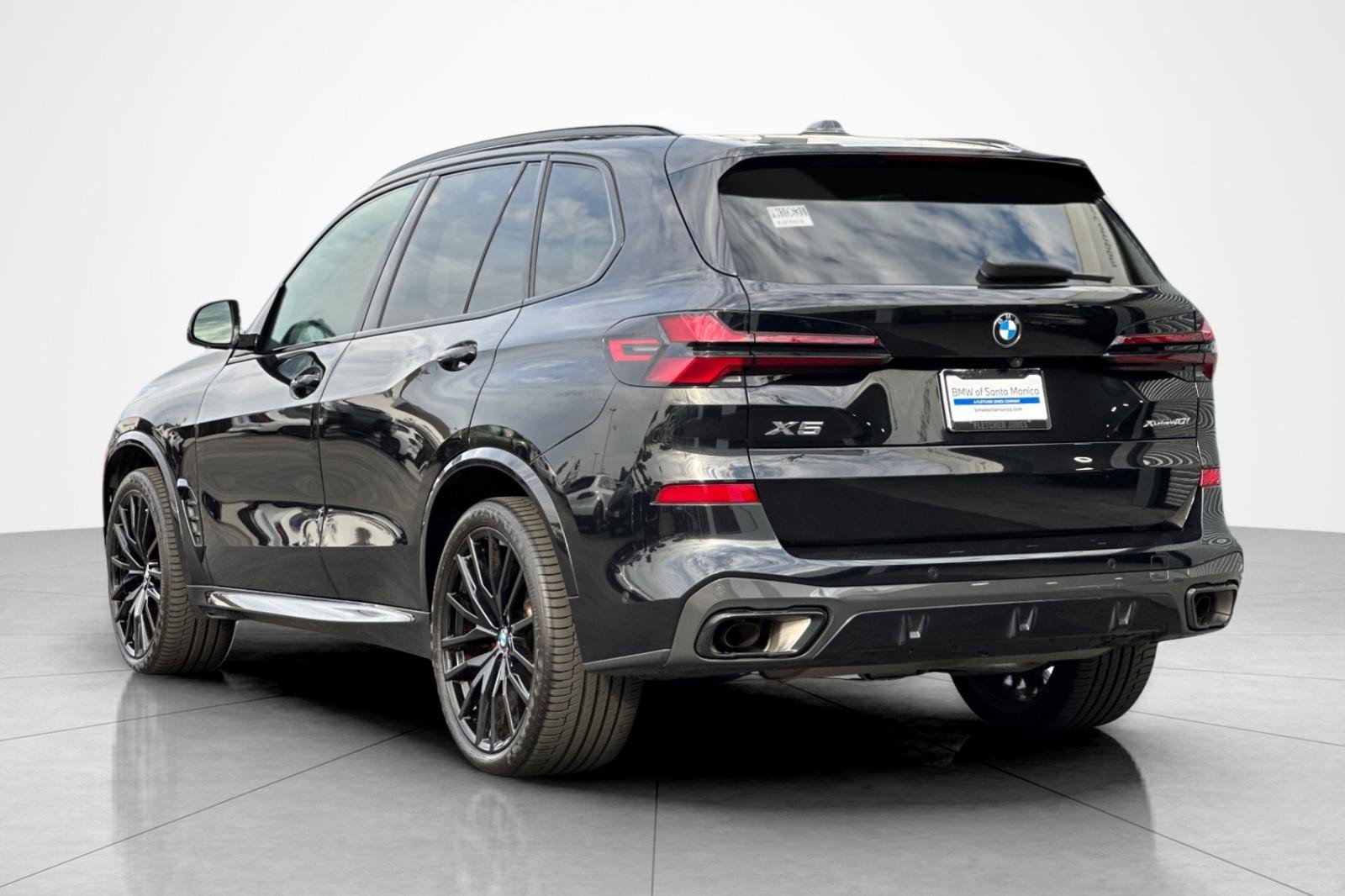 Used 2024 BMW X5 xDrive40i w/ M Sport Package AWD/4WD image 3