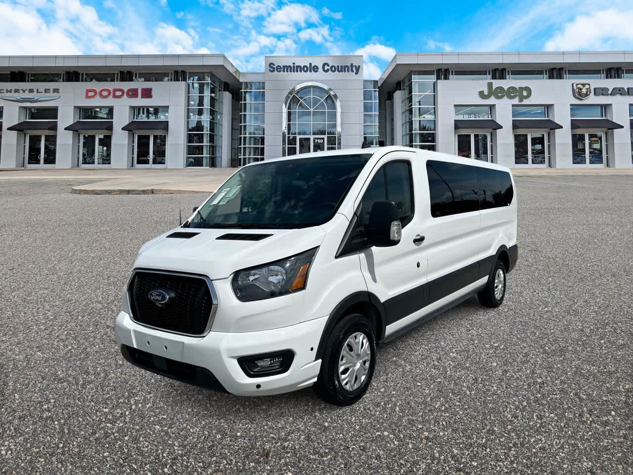 Used 2025 Ford Transit 350 XLT RWD image 4