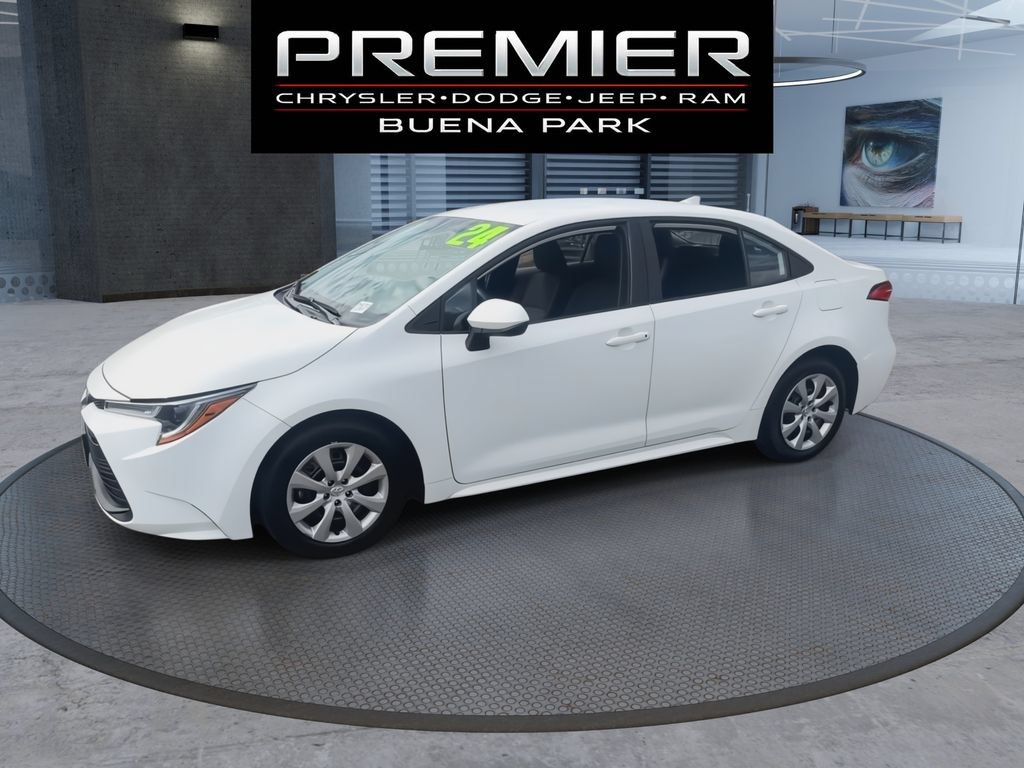 Used 2024 Toyota Corolla LE FWD image 4
