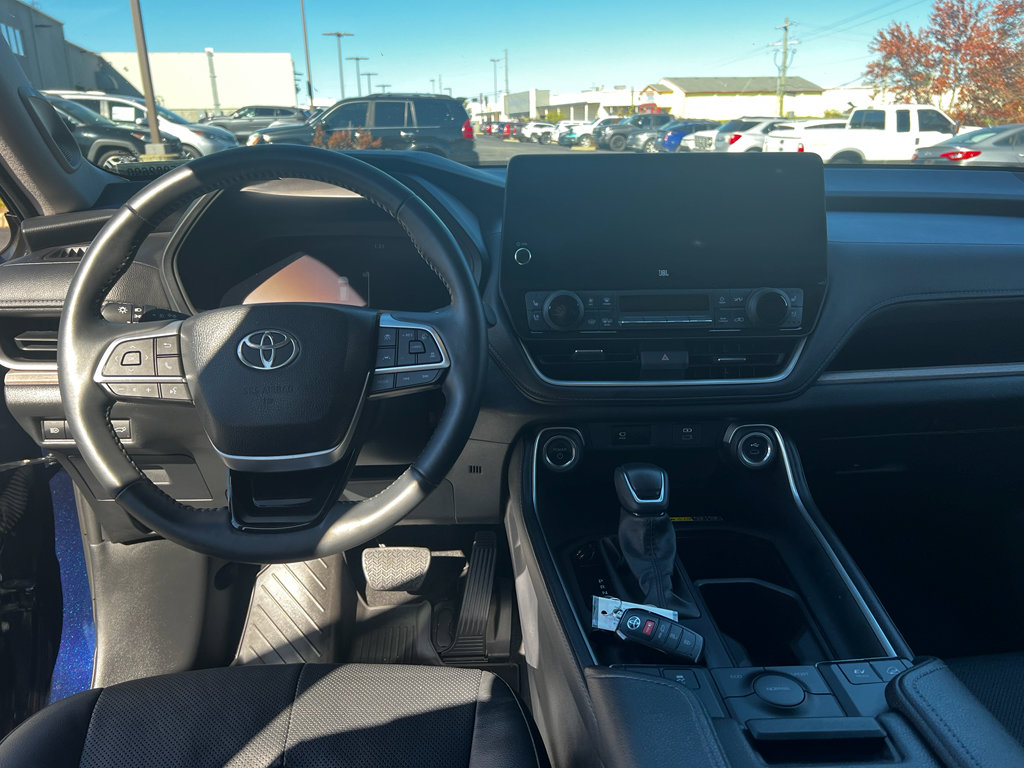Used 2024 Toyota Grand Highlander Limited image 12