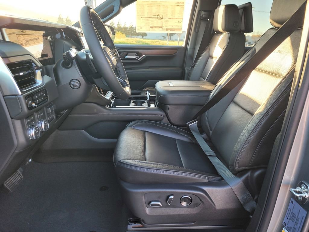 New 2026 GMC Yukon XL Denali w/ Denali Reserve Package image 14