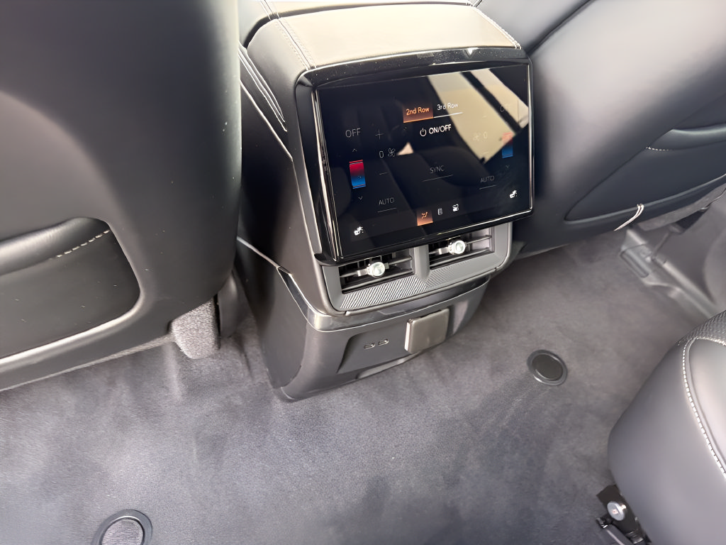 New 2027 Cadillac Vistiq Sport AWD/4WD image 30