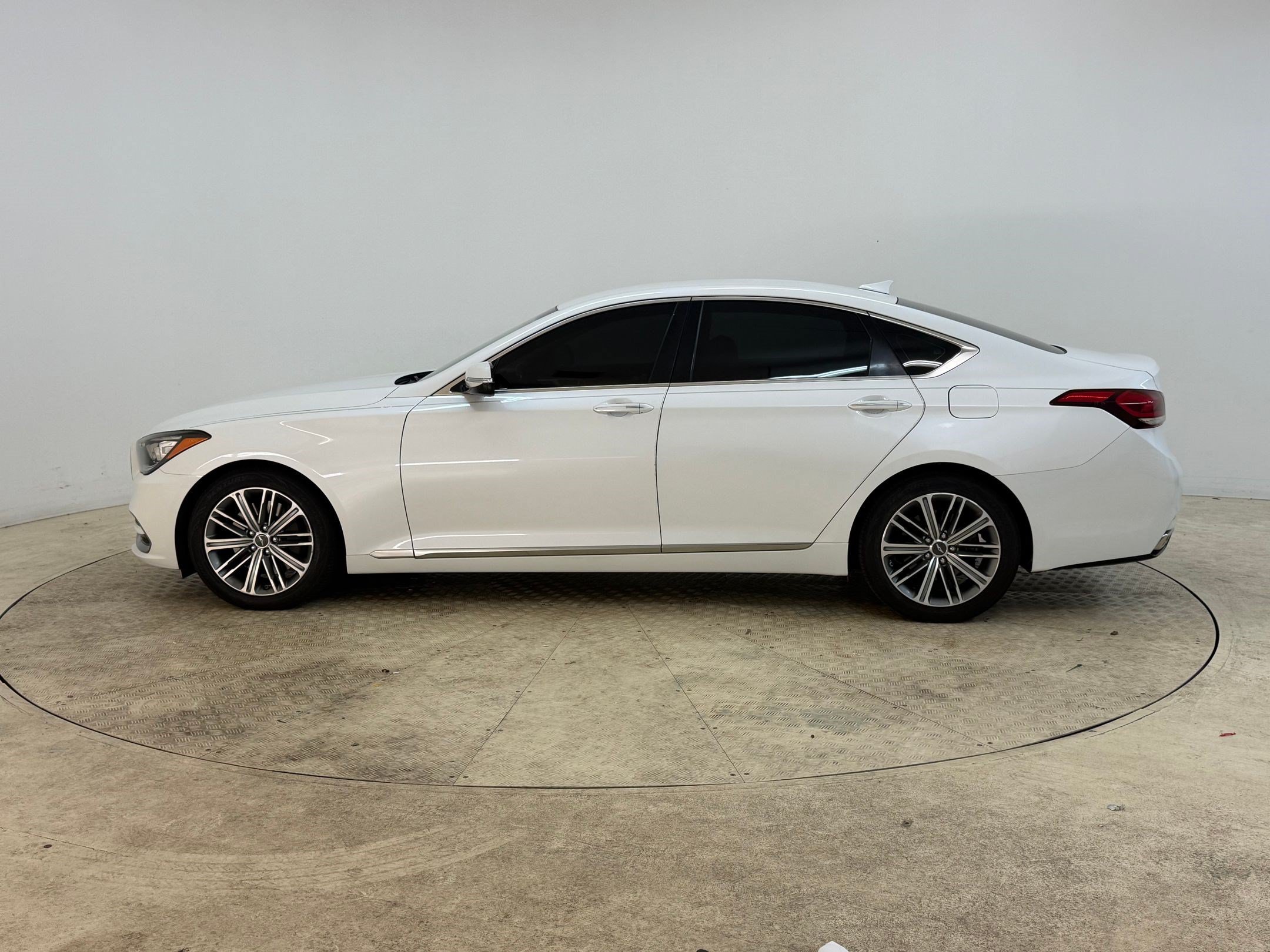 Used 2020 Genesis G80 3.8 RWD image 2