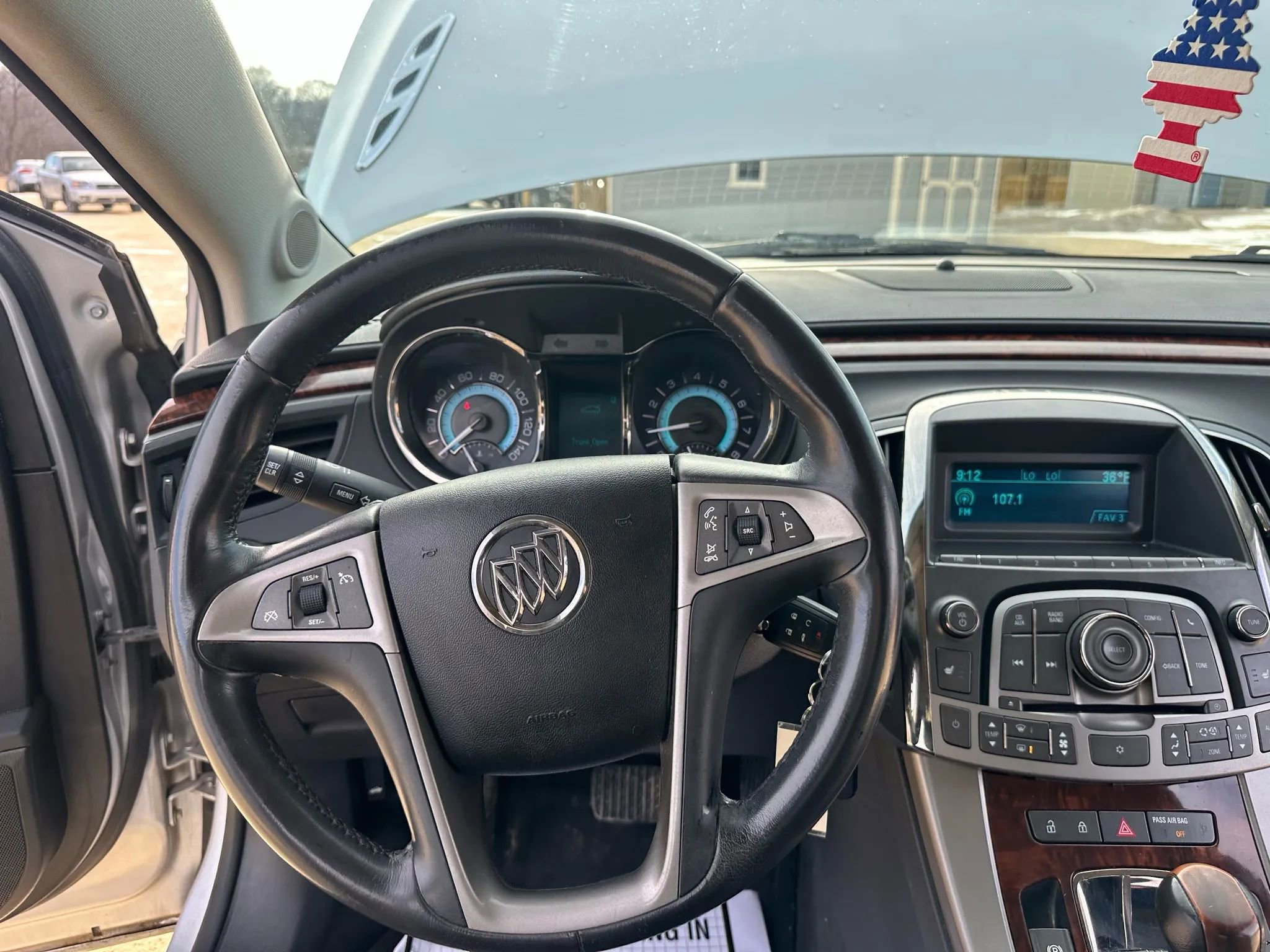 Used 2011 Buick LaCrosse CXL image 16