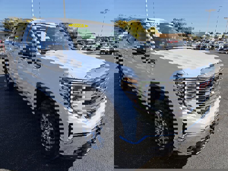 Used 2024 GMC Sierra 1500 SLT image 1