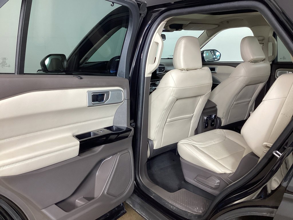 Used 2022 Ford Explorer Platinum w/ Equipment Group 601A AWD/4WD image 28
