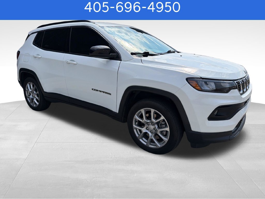 Used 2024 Jeep Compass Latitude AWD/4WD image 8