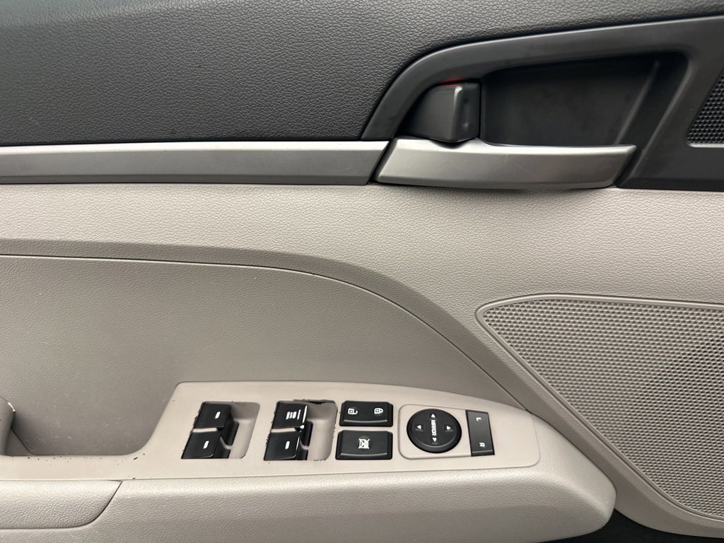 Used 2017 Hyundai Elantra SE image 21