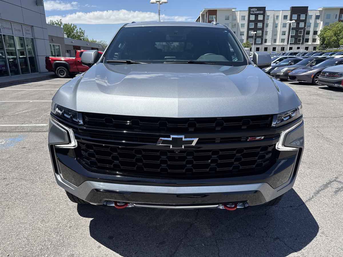 Used 2024 Chevrolet Tahoe Z71 w/ Luxury Package AWD/4WD image 3