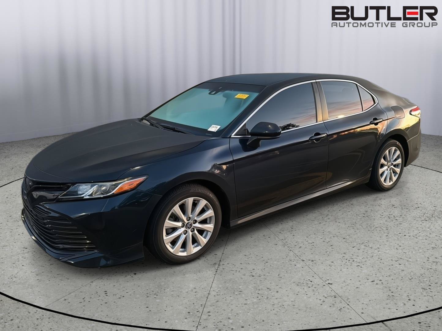 Used 2020 Toyota Camry LE FWD image 1