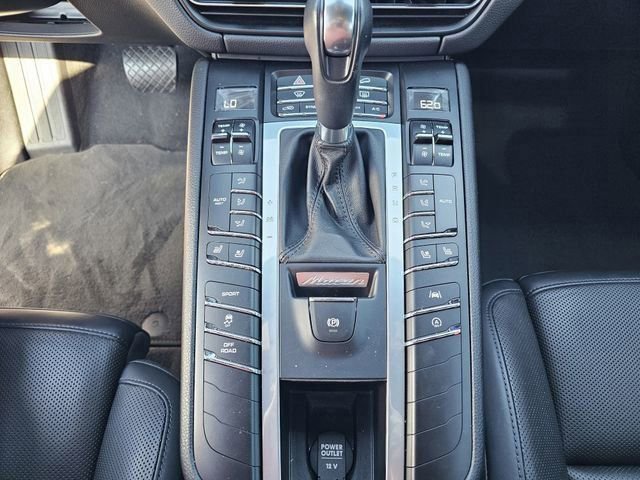 Used 2021 Porsche Macan image 25