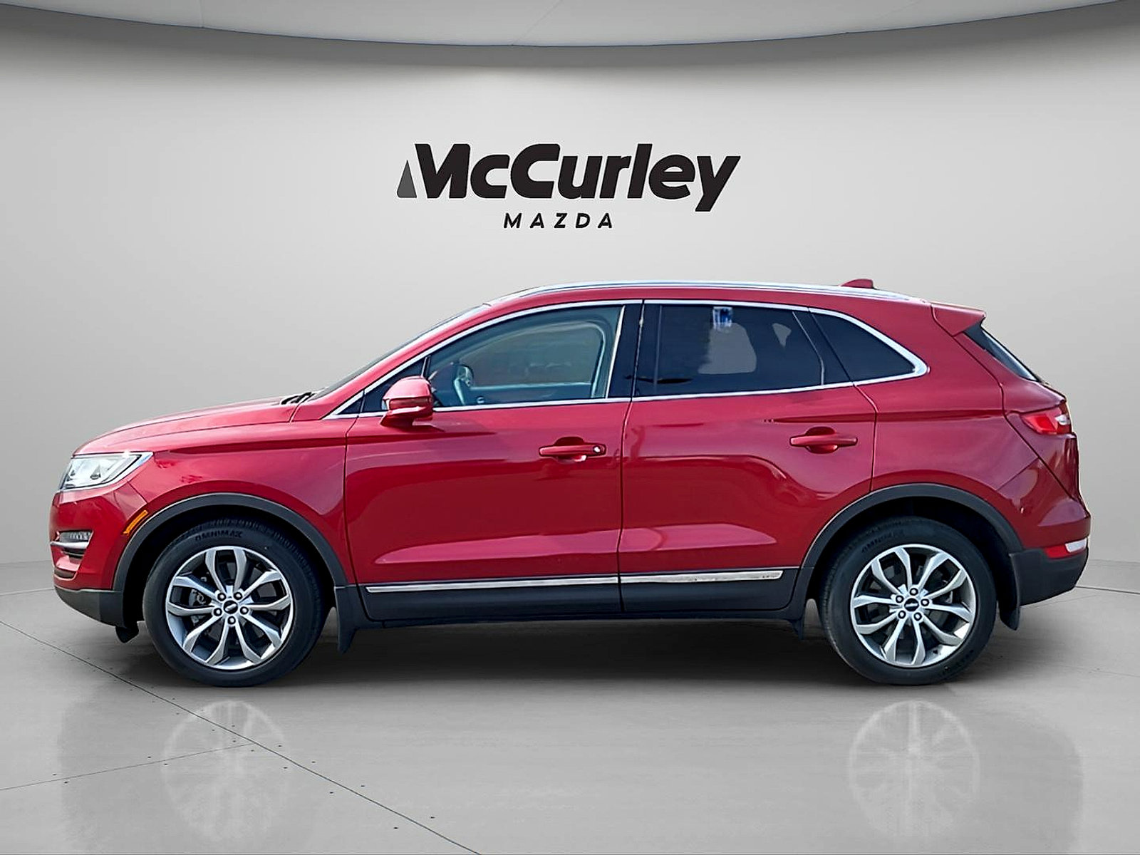 Used 2017 Lincoln MKC Select w/ Select Plus Package AWD/4WD image 4