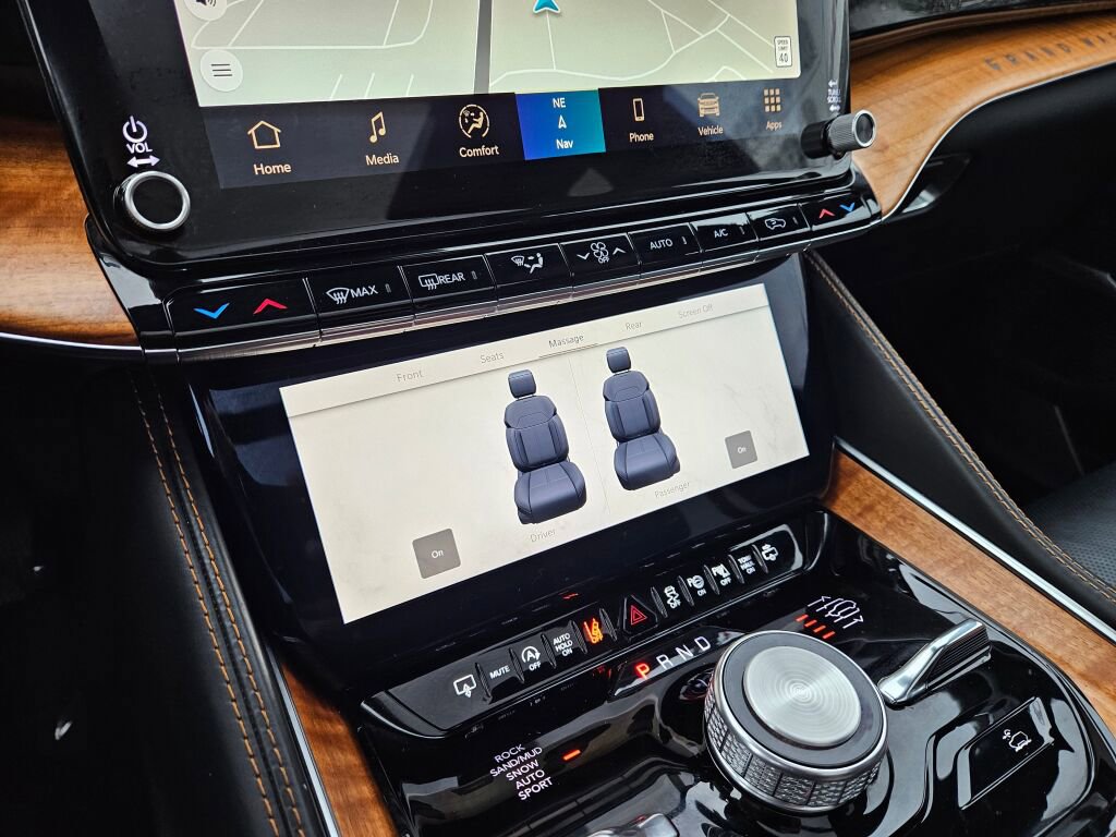 Used 2024 Jeep Grand Wagoneer L Series III image 27