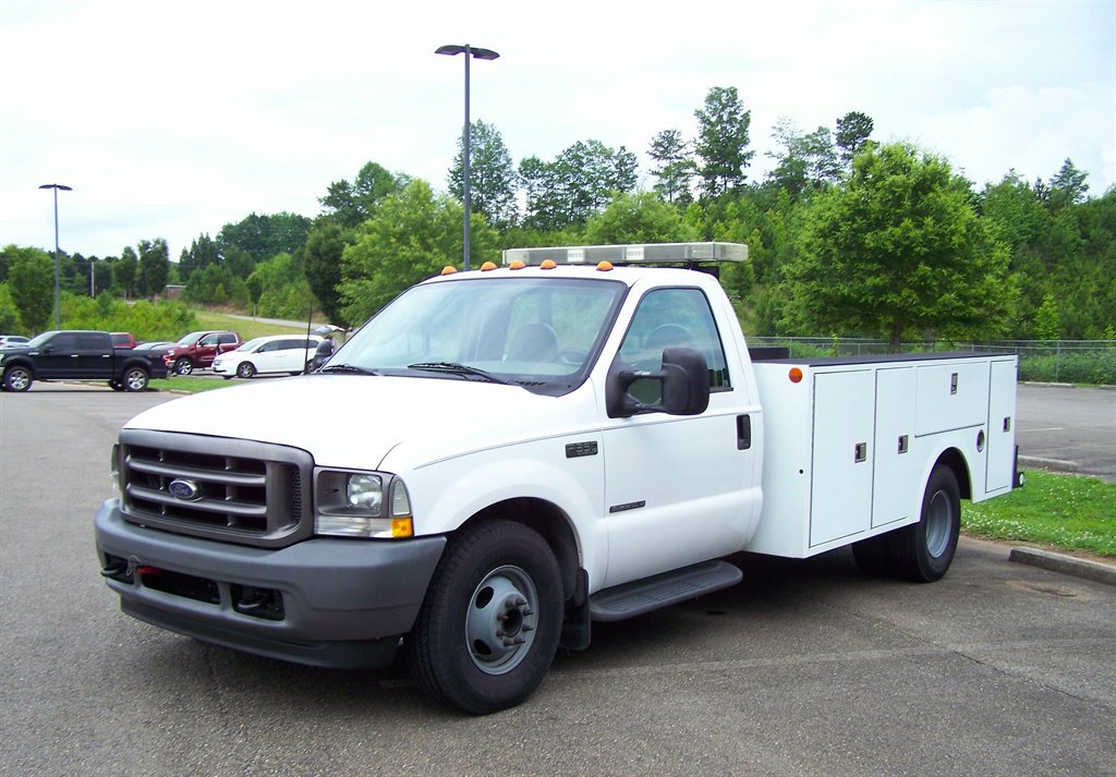 Used 2003 Ford F350 2WD Regular Cab DRW Super Duty image 3