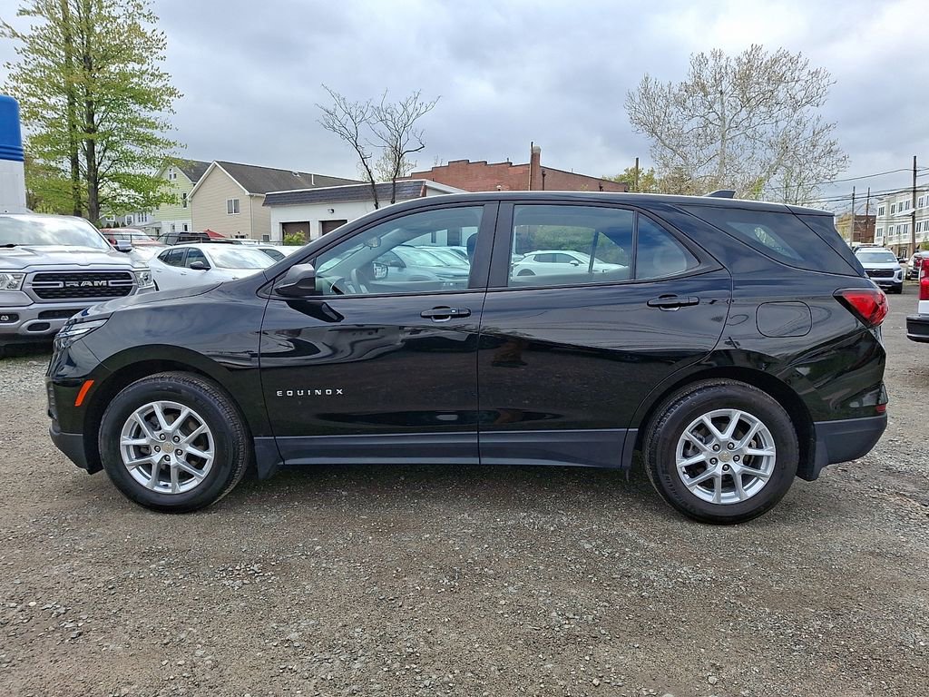 Used 2023 Chevrolet Equinox LS w/ LPO, Floor Liner Package FWD image 4