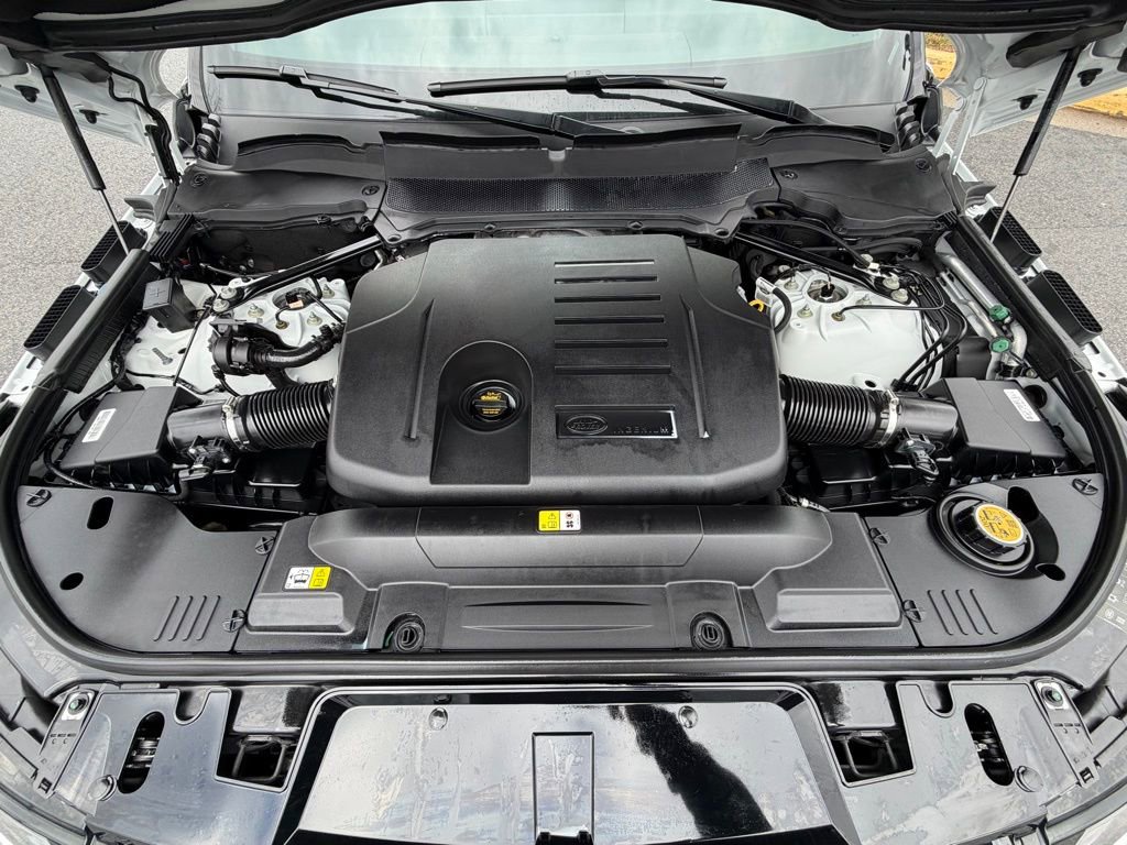 Used 2022 Land Rover Range Rover Sport HST image 16
