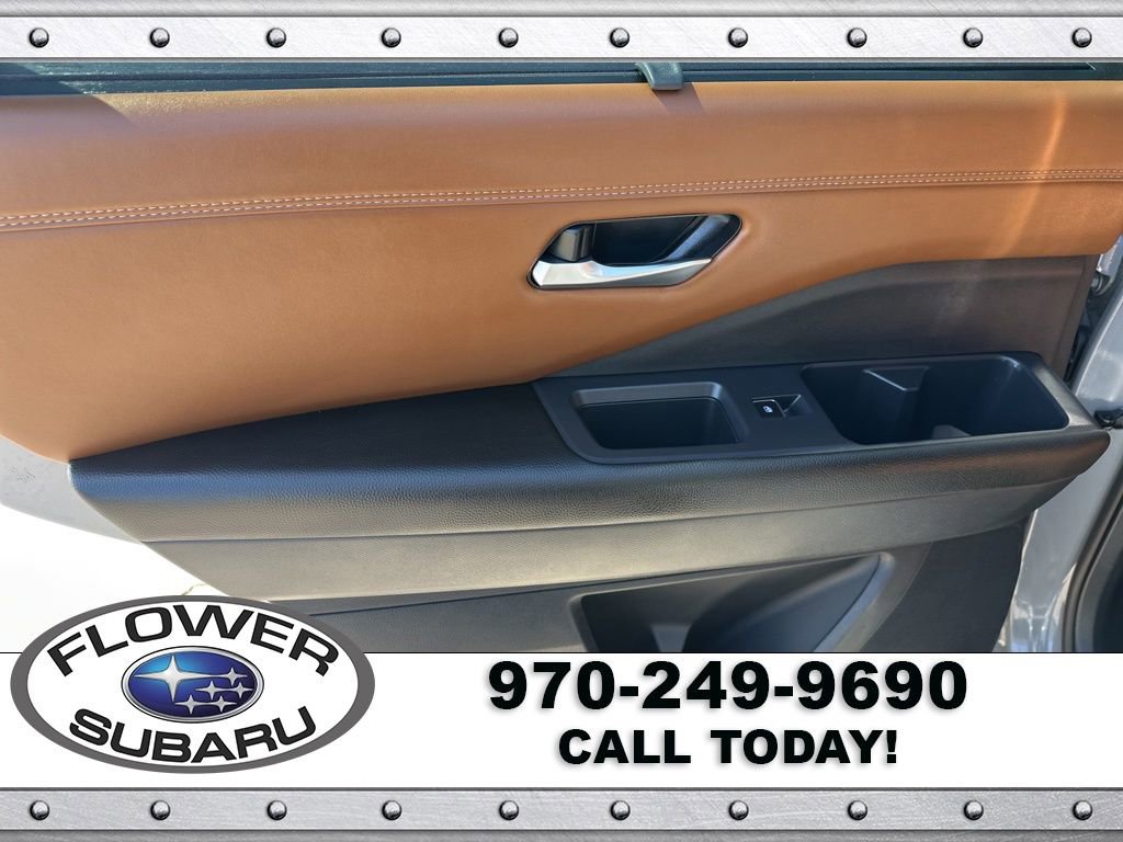 Used 2025 Nissan Pathfinder Platinum w/ Black Appearance Package AWD/4WD image 19