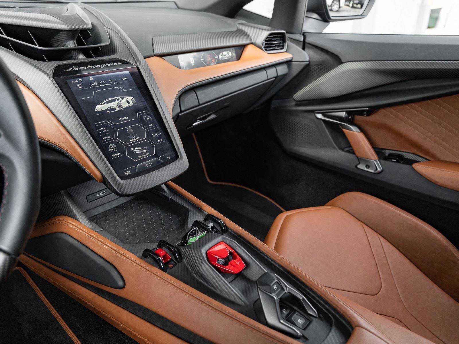 Used 2024 Lamborghini Revuelto image 8