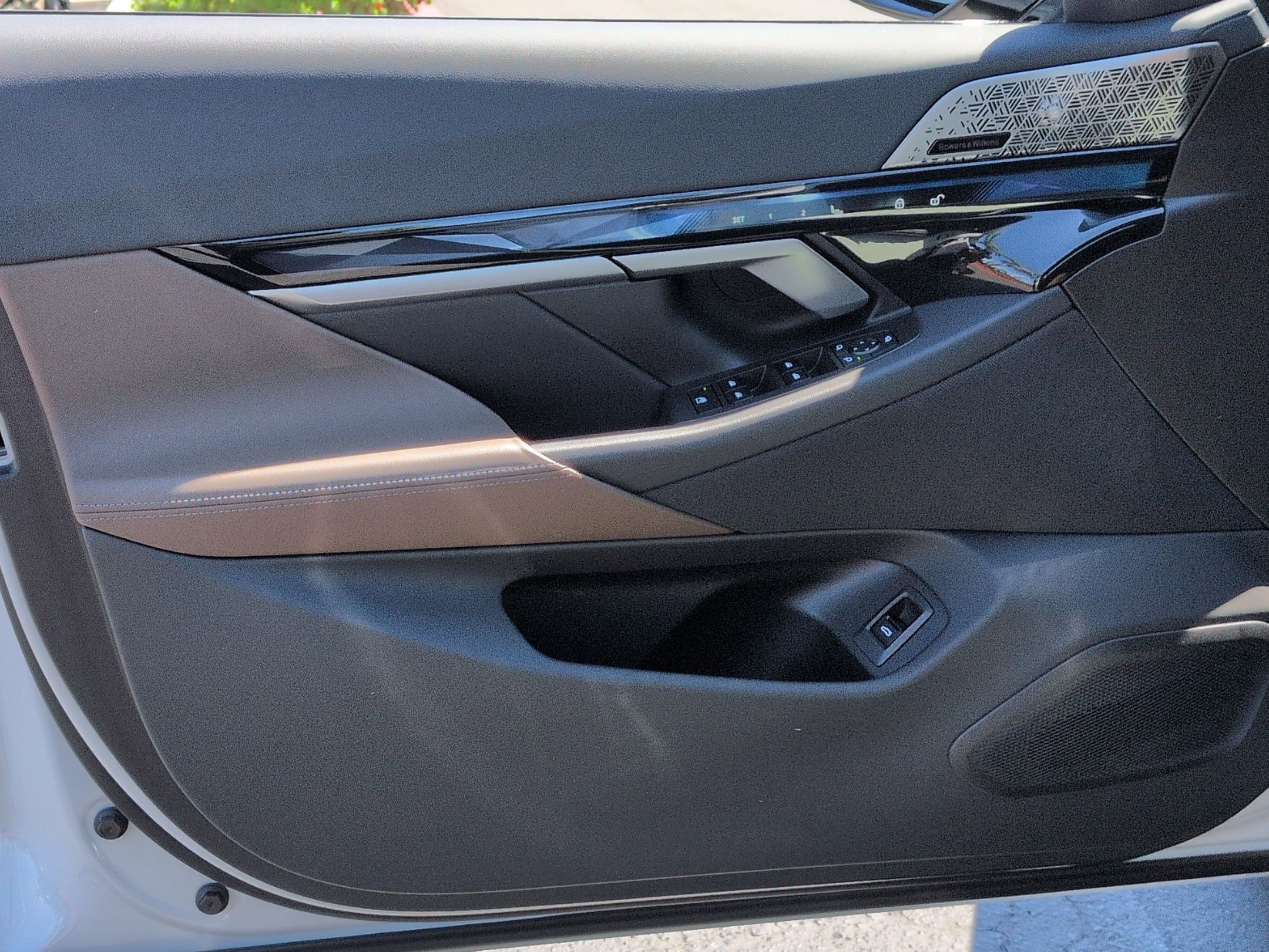 Used 2025 BMW i5 M60 w/ Premium Package image 14