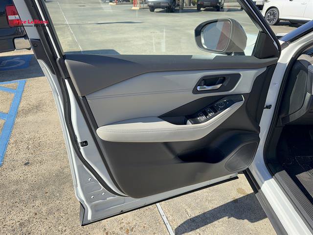 Certified 2024 Nissan Rogue SL FWD image 13