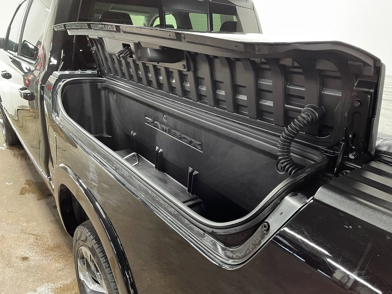 Used 2022 RAM 1500 Limited AWD/4WD image 11
