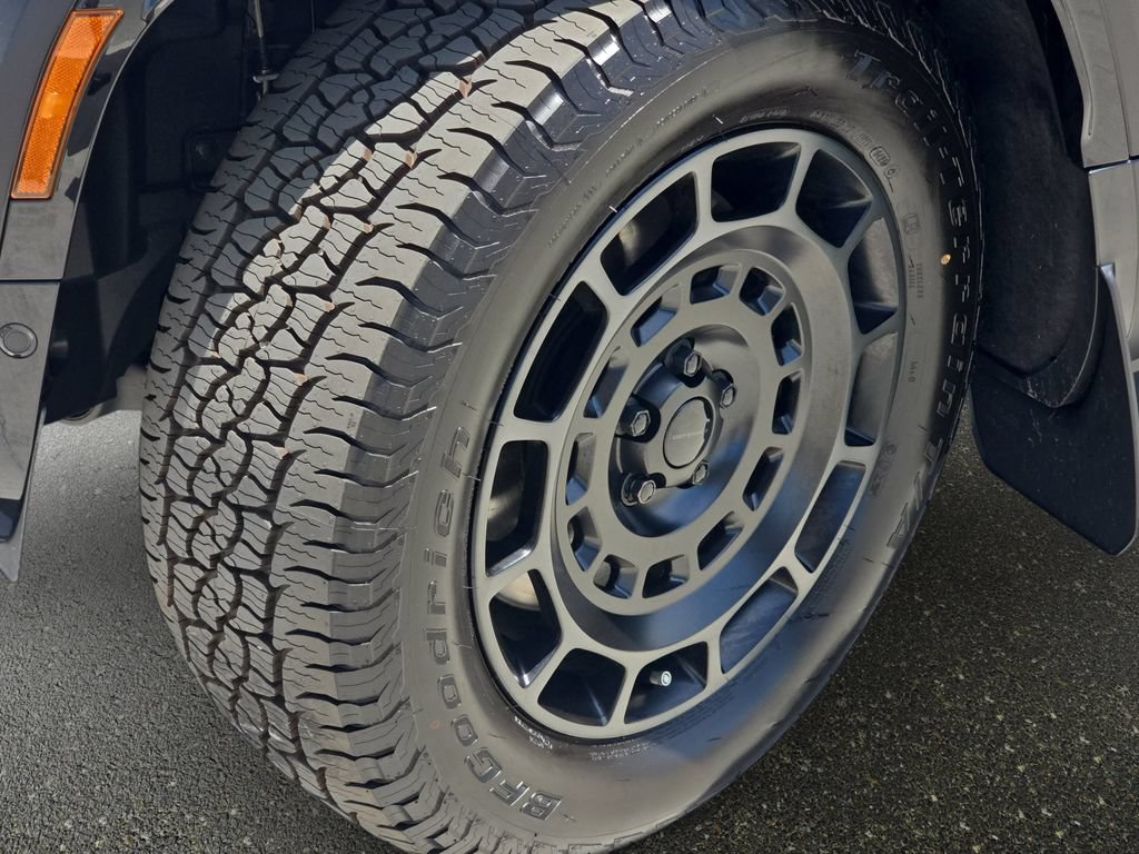 New 2026 Land Rover Defender 110 OCTA AWD/4WD image 34