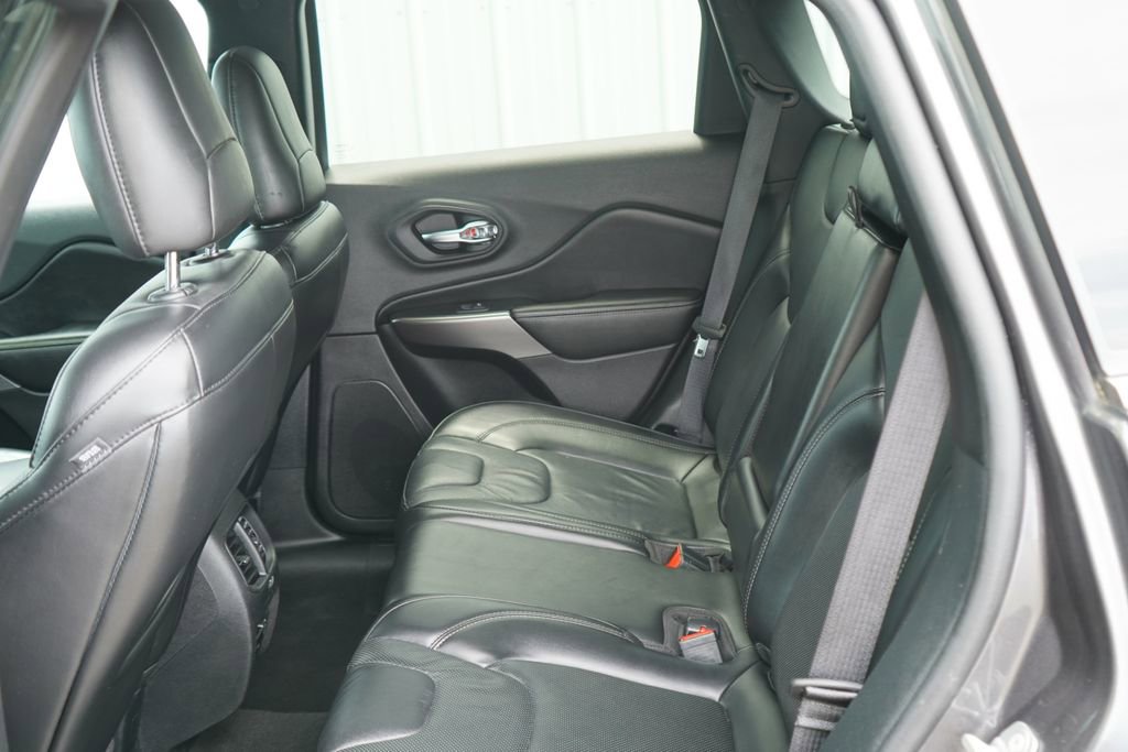 Used 2020 Jeep Cherokee Limited AWD/4WD image 32