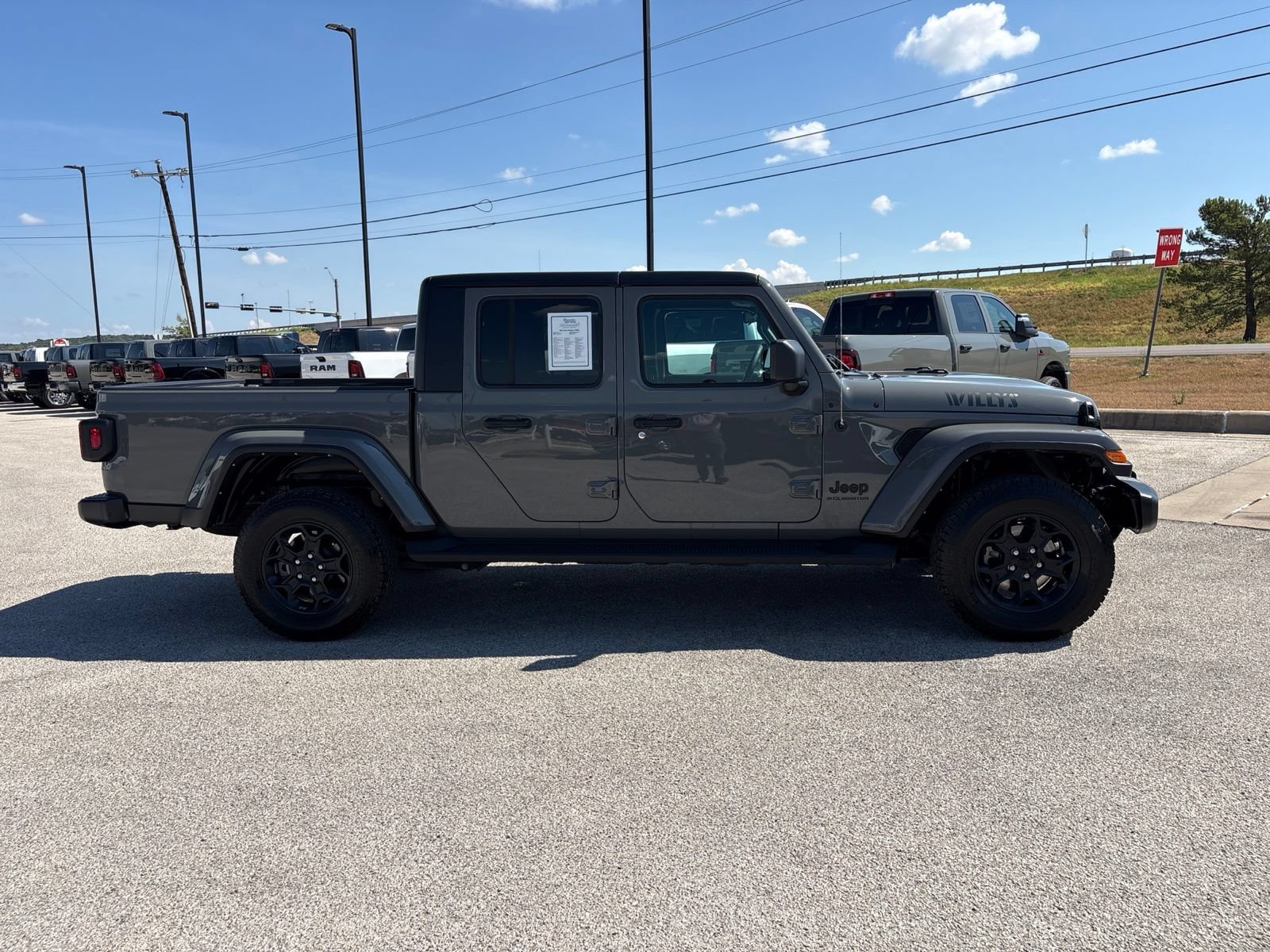 Used 2023 Jeep Gladiator Sport AWD/4WD image 7