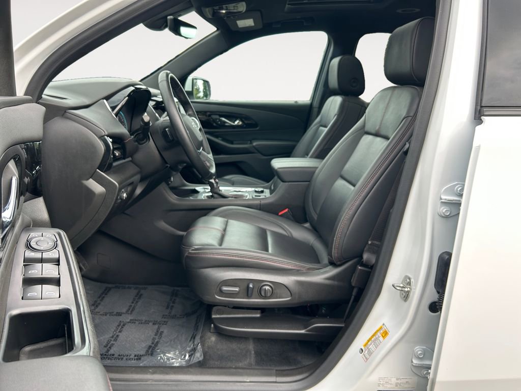 Used 2023 Chevrolet Traverse RS image 16