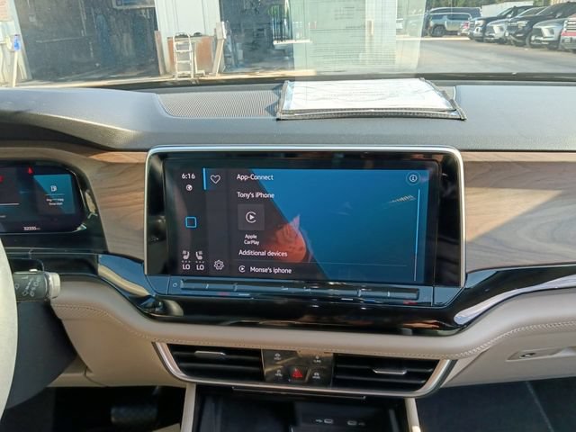 Used 2024 Volkswagen Atlas SE FWD image 8