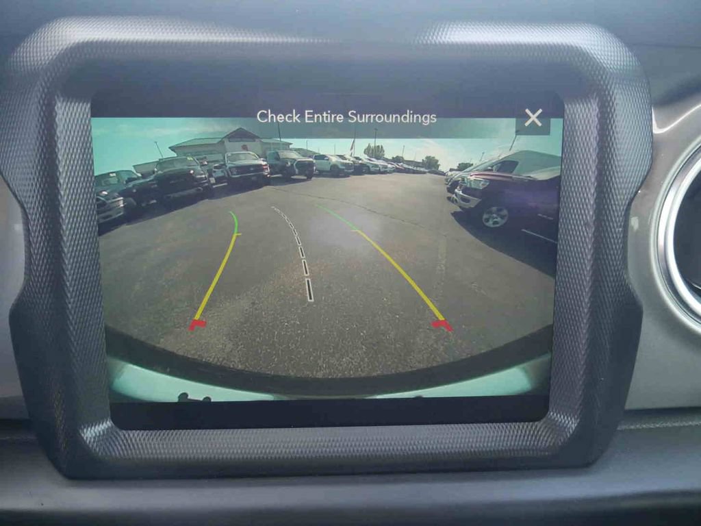 Used 2023 Jeep Wrangler Unlimited Sahara AWD/4WD image 36