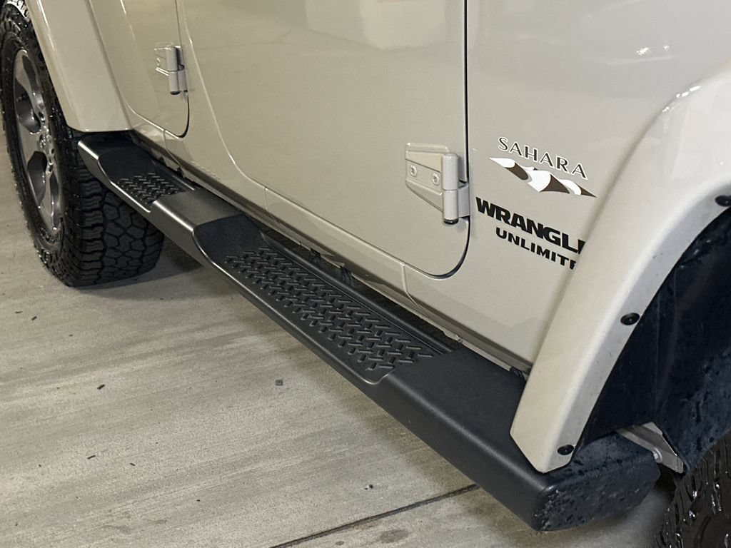 Used 2017 Jeep Wrangler Unlimited Sahara w/ Max Tow Package AWD/4WD image 7