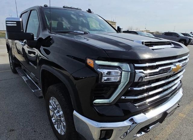 Used 2025 Chevrolet Silverado 3500 LTZ w/ LTZ Premium Package AWD/4WD image 2