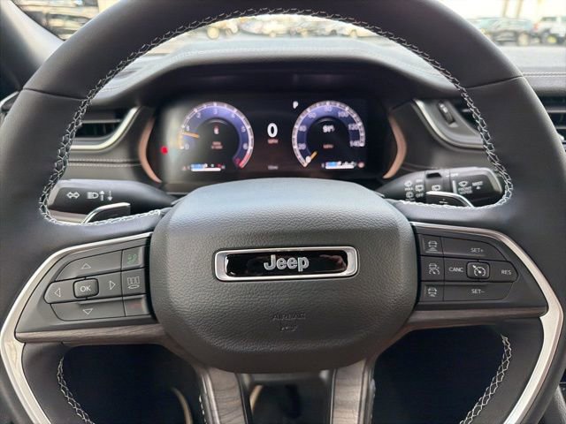 New 2025 Jeep Grand Cherokee Limited w/ Luxury Tech Group II image 10
