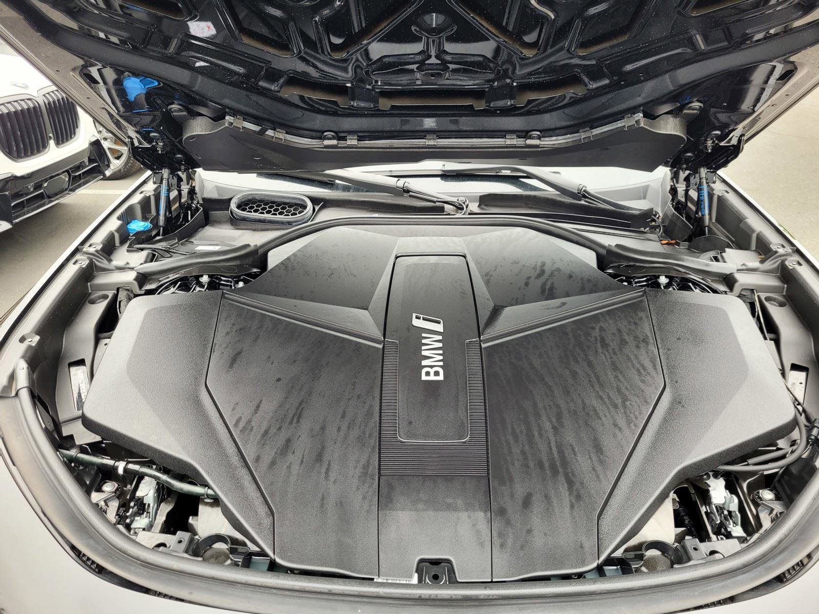 Used 2024 BMW i7 eDrive50 w/ Executive Package image 36