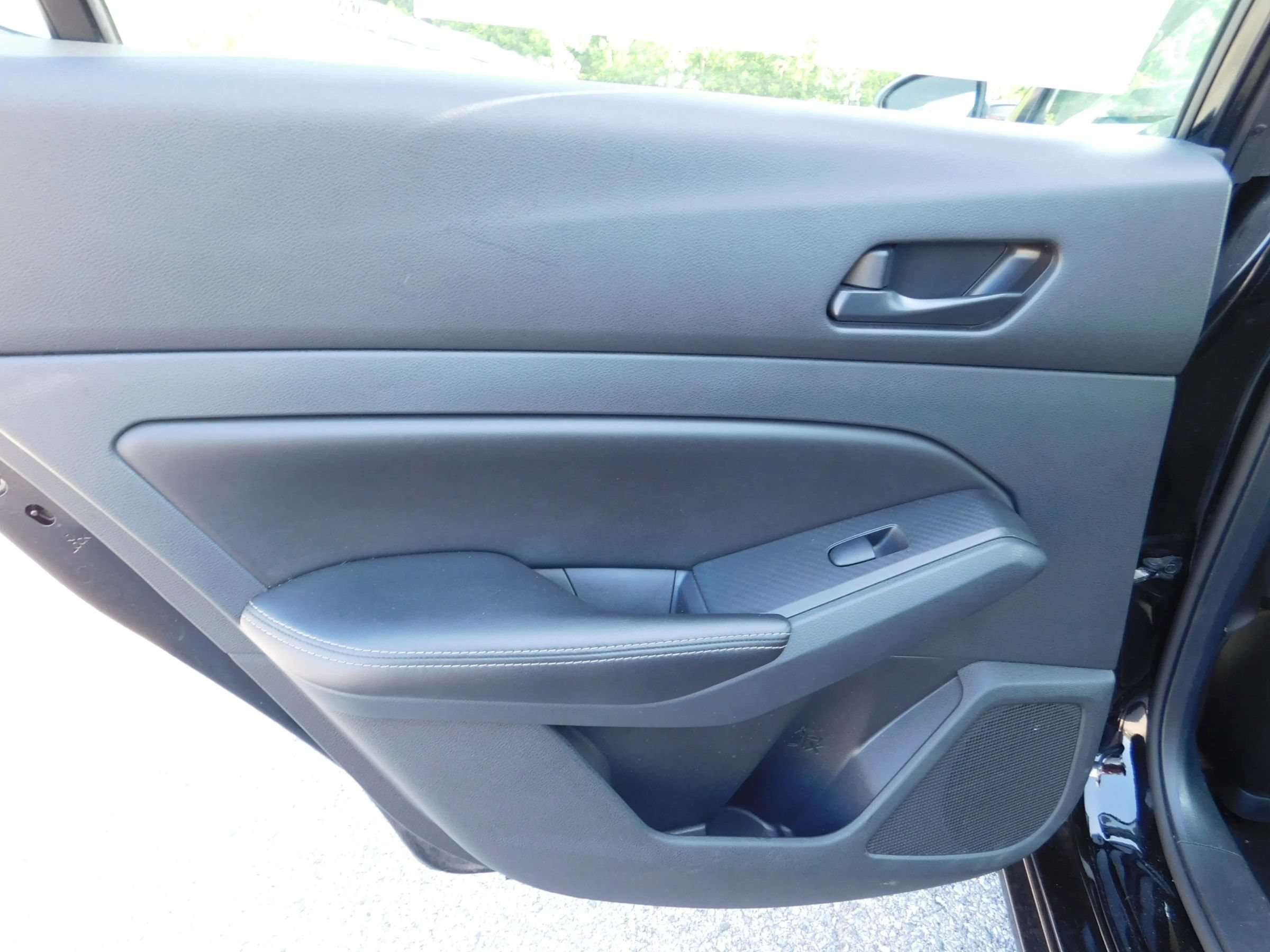 Used 2024 Nissan Altima 2.5 SV FWD image 8