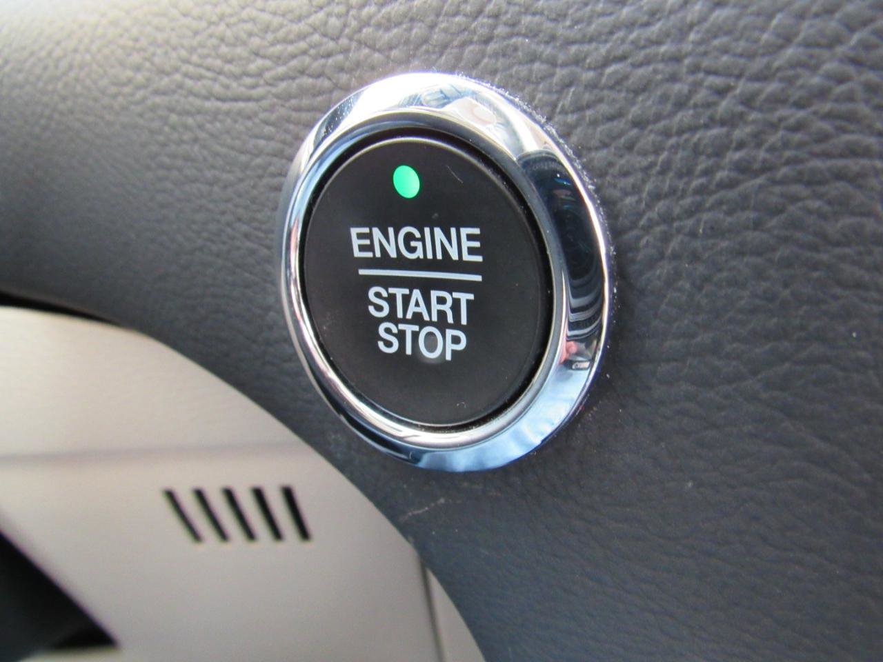 Used 2019 Ford Edge Titanium w/ Equipment Group 301A image 19