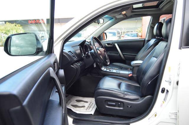Used 2010 Toyota Highlander SE AWD/4WD image 11