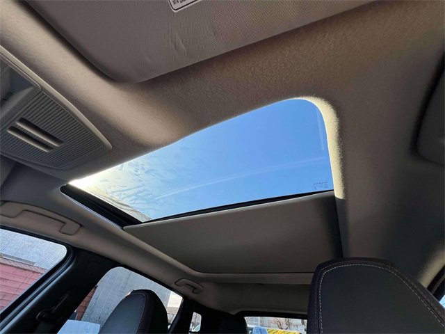 Used 2025 Nissan Kicks SR w/ SR Premium Package image 33